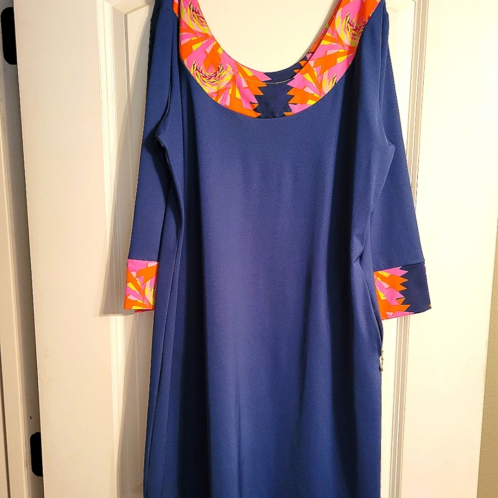 Beautiful casual or dressy dress. No holes, thread pulls, etc.